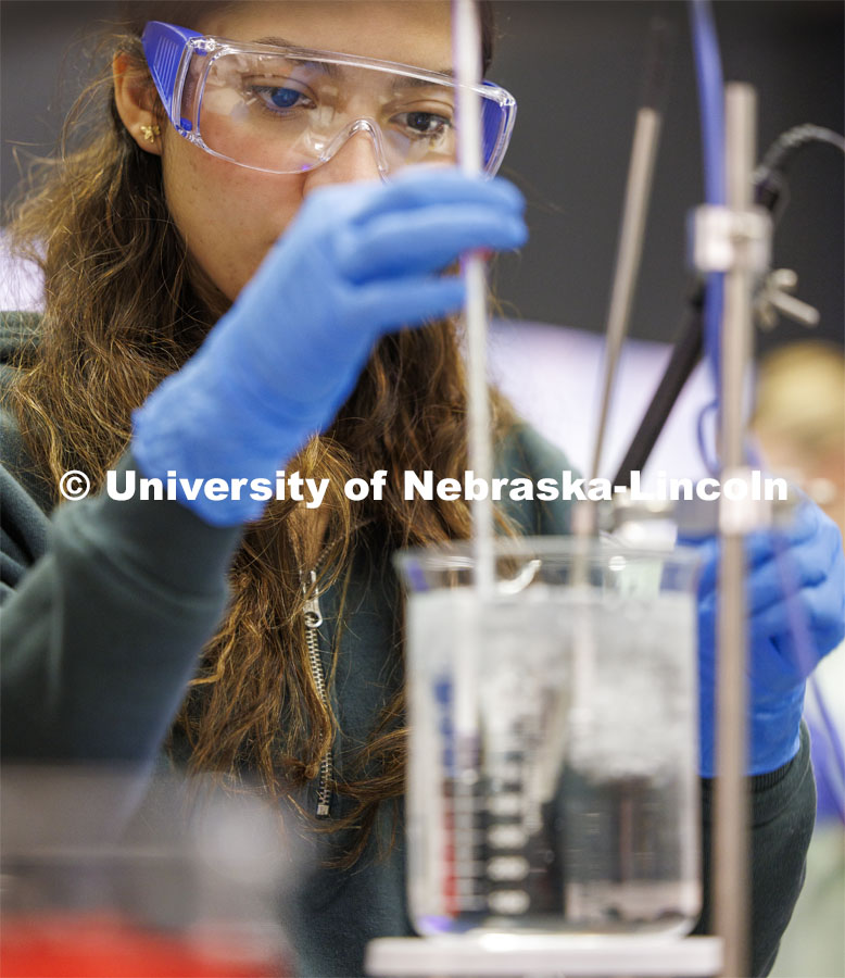 Kimberly Zamora Mendez checks the temperature on a beaker of water. LIFE 120L - Fundamentals of Biology lab in Manter Hall. February 22, 2024. Photo by Craig Chandler / University Communication and Marketing.