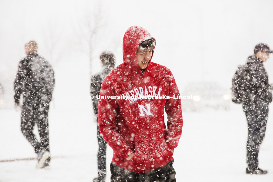 A snow storm of large wet flakes falls on UNL Monday, January 25 2016. Photo by Craig Chandler / University Communications