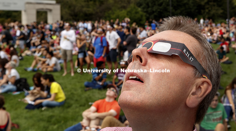 Chancellor Ronnie Green watches with thousands of others as totality neared at 12:53 pm. Students gather on the green space between the Nebraska Union and the Raikes School to view the solar eclipse. August 21, 2017. Photo by Craig Chandler / University