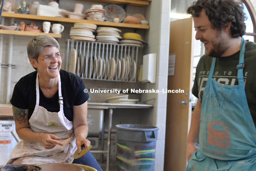 Margaret Bohls, Associate Professor of Arts, talks with a student in her ceramics course. Michael Reinmiller/Hixson-Lied College of Fine and Performing Arts
