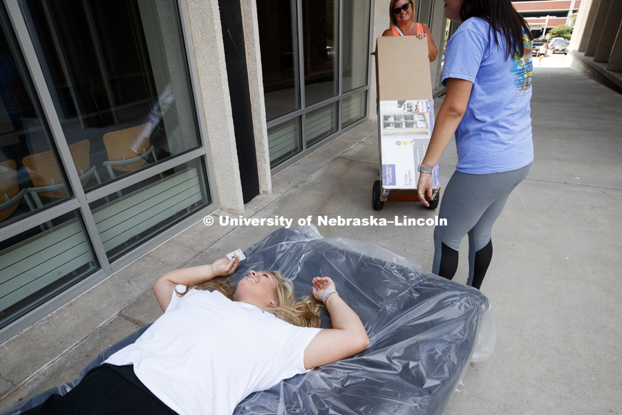 Housing move in for sorority rush week. August 12, 2018. Photo by Craig Chandler / University Communication.