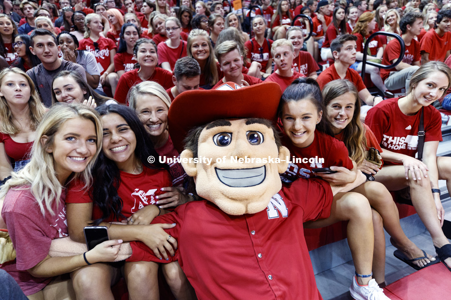 New student convocation at Bob Devaney Sports Center. August 17, 2018. Photo by Craig Chandler / University Communication.