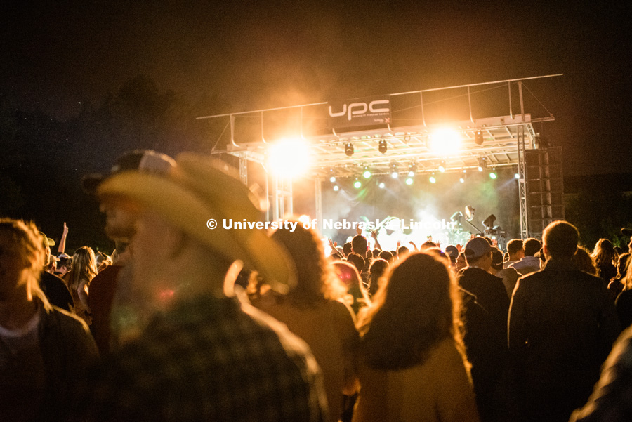 2018 Homecoming Concert with Drake White and the Big Fire, and Eric Paslay on the East Campus Mall. September 27, 2018. Photo by Justin Mohling / University Communication.