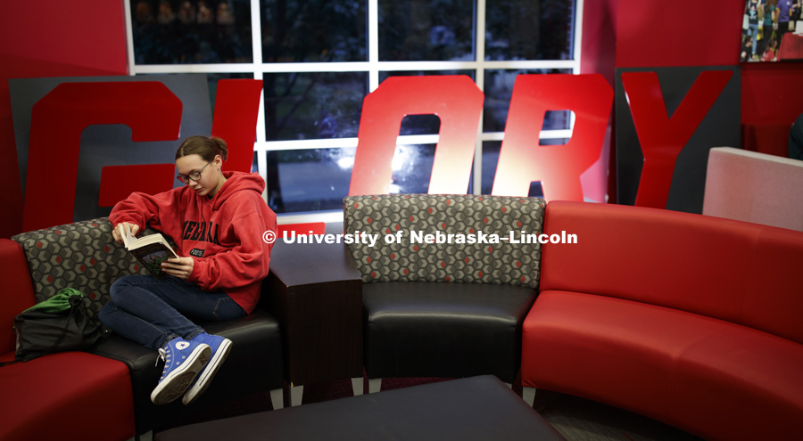 Studying in the Nebraska Union. City campus photos. October 5, 2018. Photo by Craig Chandler / University Communication.