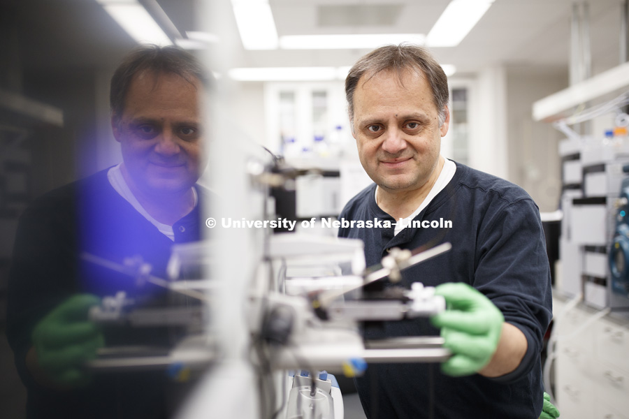 Javier Seravalli, Research Associate Professor, Biochemistry. Redox Biology Center photo shoot. October 11, 2018. Photo by Craig Chandler / University Communication.
