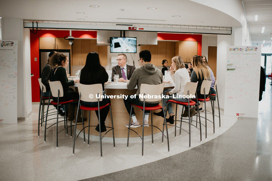 Campus Recreation Wellness Services and Big Red Resilience and Well Being partnered with Chancellor Ronnie Green to host “Lunch with the Chancellor” at the University Health Center. November 16, 2018. Photo by Justin Mohling, University Communication.