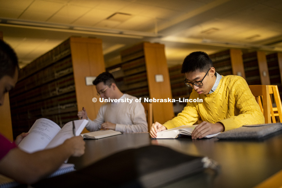 Nebraska Law photo shoot. Students studying in the Law Library. November, 16, 2018. Photo by Craig Chandler / University Communication.