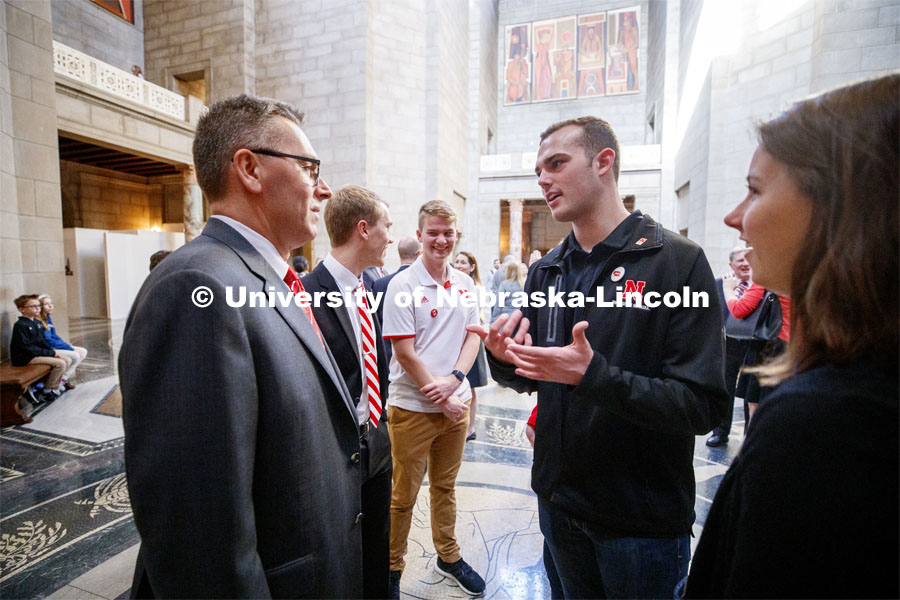 Chancellor Ronnie Green speaks with ASUN President Hunter Traynor and other UNL students in the capitol rotunda during NU Advocacy Day at the Nebraska Legislature. March 27, 2019. Photo by Craig Chandler / University Communication.
