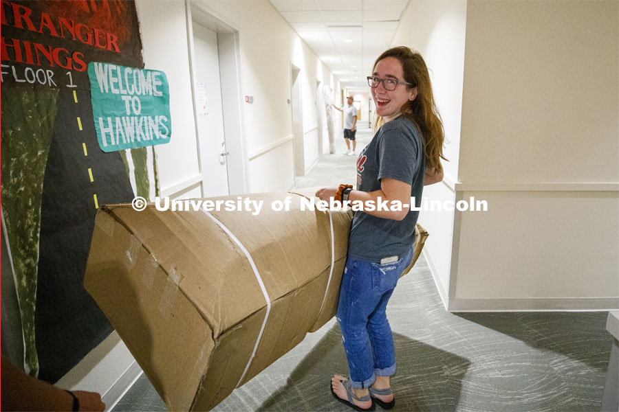 Massengale Residential Center move in. August 21, 2019. Photo by Craig Chandler / University Communication.