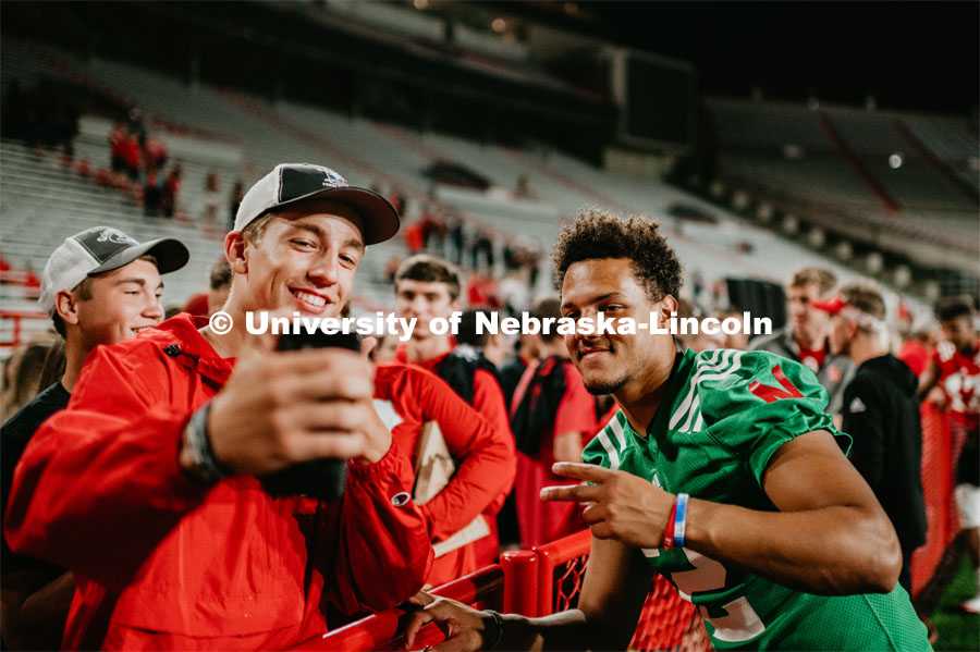 Student taking a selfie with quarterback, Adrian Matinez. Student making a catch and the team going wild, she was the only one to catch the ball. Students got to check out the 2019 Husker Football Team at the Big Red Welcome Boneyard Bash. The first 2500 students got a free slice of Valentino’s pizza, water, and a 2019 Official Boneyard t-shirt. August 24, 2019. Photo by Justin Mohling / University Communication.