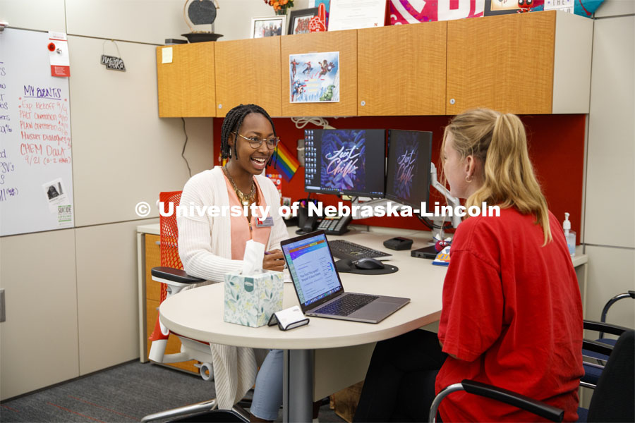 Kadina Koonce, Academic Advisor, meets with students to help explore options for their college major. Explore Center photo shoot. September 10, 2019. Photo by Craig Chandler / University Communication.