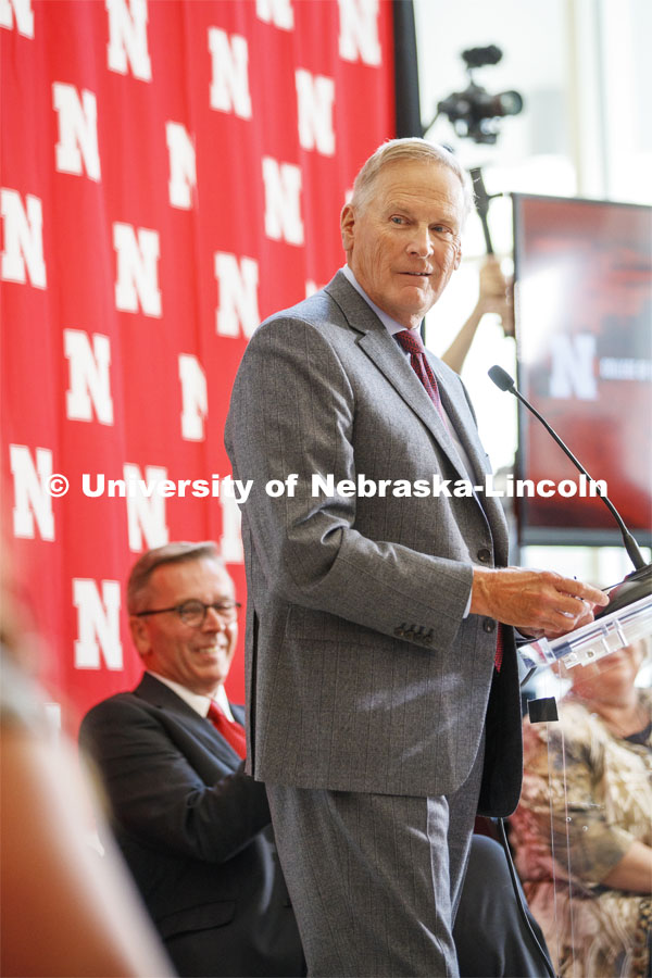 Kiewit CEO Bruce Grewcock gives remarks at the announcement of the naming of Kiewit Hall, the new College of Engineering building on the UNL campus. September 16, 2019. Photo by Craig Chandler / University Communication.