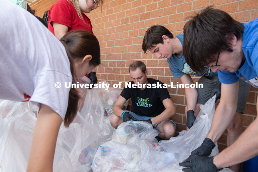 Students from the Environmental Studies Orientation class, sort refuse from lunch at Lincoln Southwest High School. September 25, 2019. Photo by Greg Nathan / University Communication.