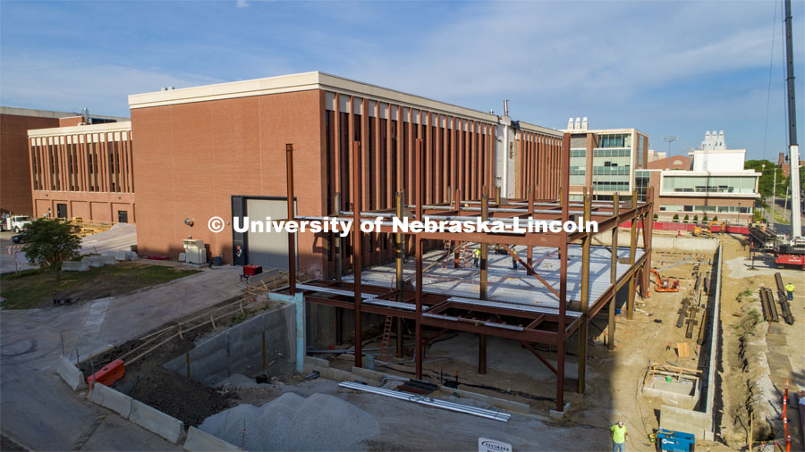 The steel skeleton goes up for the Engineering Phase 1 construction to replace the Link. Work continues on the $75 million phase one renovation and expansion of the University of Nebraska–Lincoln’s College of Engineering. The project will create and update spaces in the Scott Engineering Center and the Link, a 34-year-old structure that connected the Scott building to Nebraska Hall. When complete, the updated facilities will benefit students, faculty and research. June 26, 2020. Photo by Craig Chandler / University Communication.