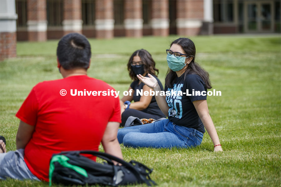 Photo shoot of students on city campus display mask wearing and social distancing. Students hang out in the grassy commons area between the Nebraska Union and Kauffman. August 5, 2020. Photo by Craig Chandler / University Communication.