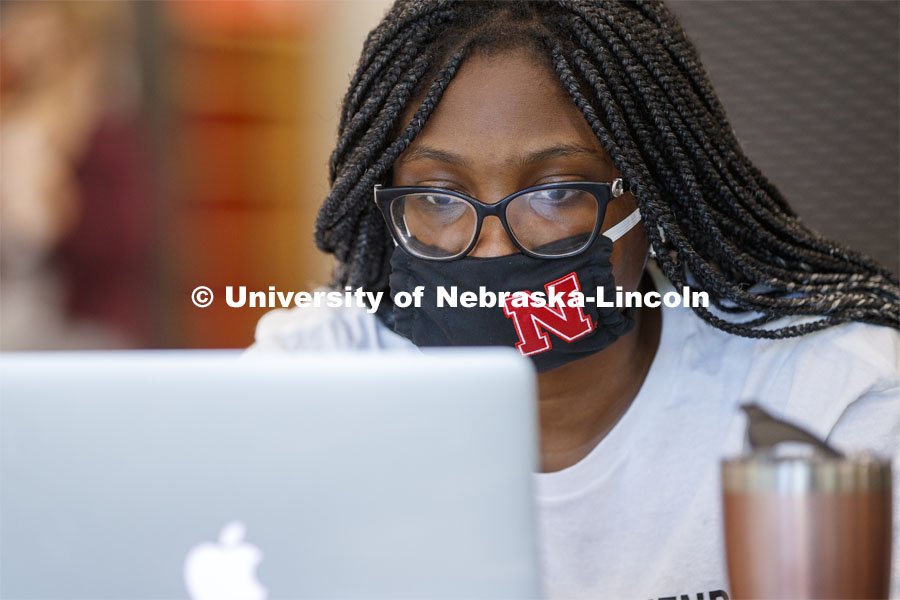 Anne Abalekpor, a senior from Omaha, studies at the Adele Coryell Hall Learning Commons. First Day of classes on UNL campus. August 17, 2020. Photo by Craig Chandler / University Communication.