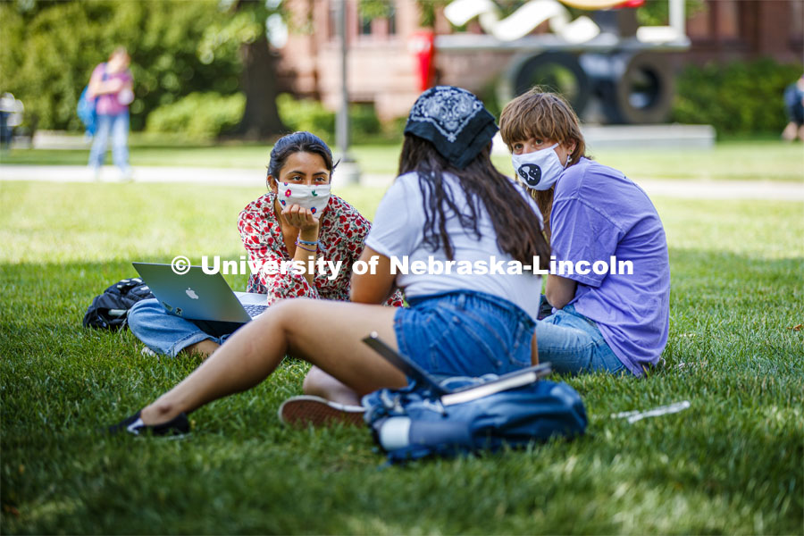 Daniela Chavez, left, and Alice Richter do group discussion during Katie Anania's Visualizing Crisis: Food, Water and Biopolitics class in the shade of a tree outside of Woods Art Building. On campus. September 15, 2020. Photo by Craig Chandler / University Communication.