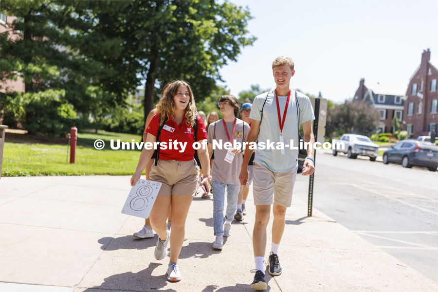 New Student Orientation Leader Abby Waldo leads a group across campus. NSE Leaders walking on campus with their student groups. June 16, 2022. Photo by Craig Chandler / University Communication.