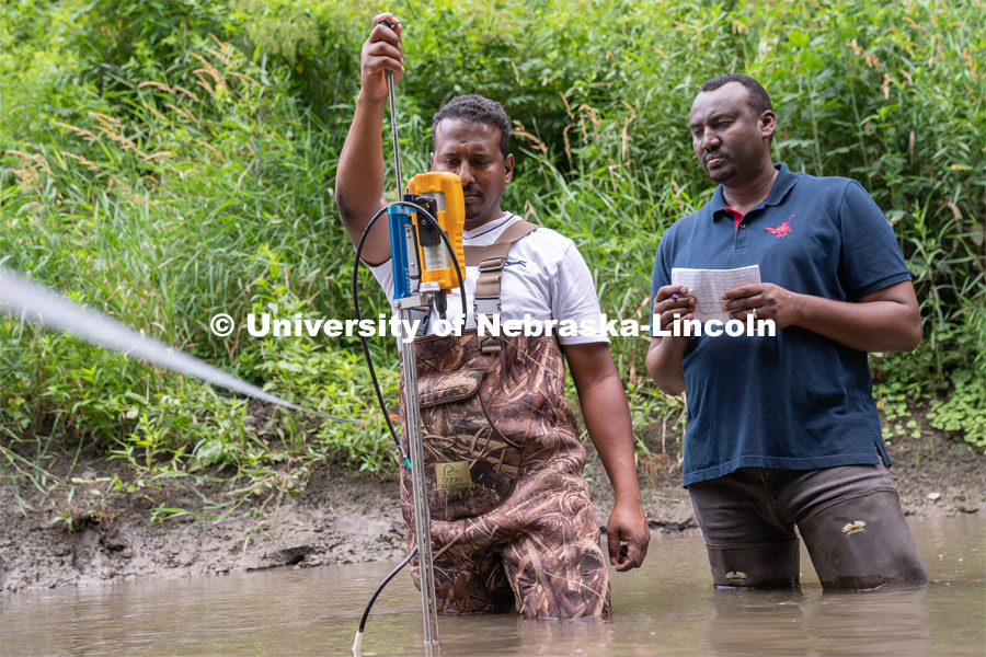 Students work together to collect and record data during their Irrigation Laboratory and Field Course class trip to Salt Creek at Wilderness Park. July 8, 2022. Photo by Jordan Opp for University Communication.