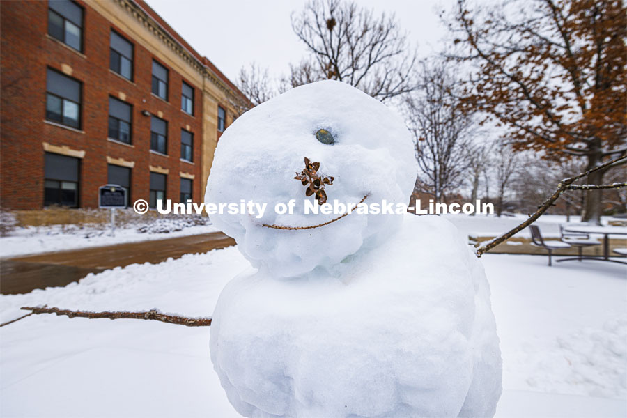 One-eyed snowman north of Dinsdale Learning Commons. Snow on city campus. January 9, 2024. Photo by Craig Chandler / University Communication and Marketing.