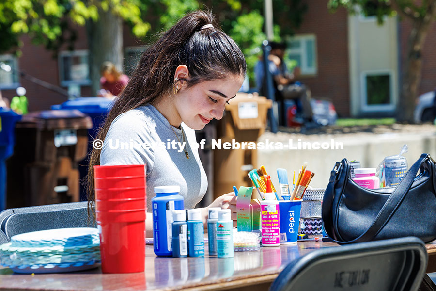 Pre-Health student, Bafrin Mohammed, creates art to unwind during Dead Week at the “FriYay Unwind 