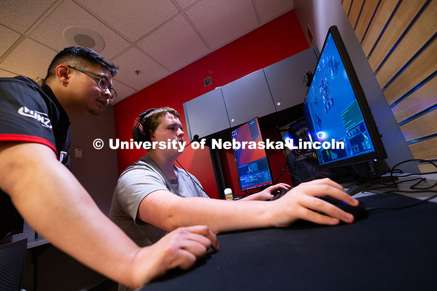 250610_Big_Red_Camps_9956.jpg Westleigh Santema, a rising sophomore at Waverly High School, receives tips on playing StarCraft fro