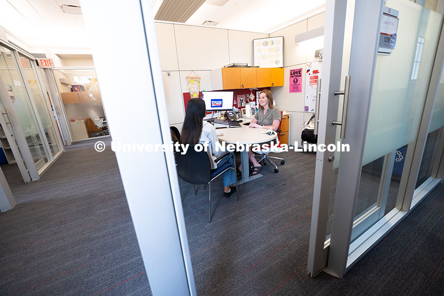 Laura Britten, Academic Navigator in the Explore Center, speaks with Swati Yadav, a sophomore studyi