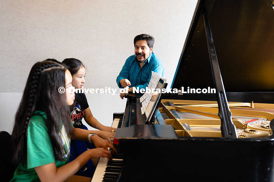 250716_FPA_3039.jpg Marcelo Lian works with high school students on a piece by Frederic Chopin during the 2025 Lied Cent