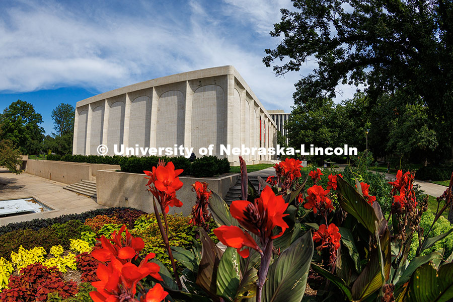 250812_Campus_146.jpg Flowers outside the Sheldon Memorial Art Gallery in the summertime. Summer on City Campus. August 12