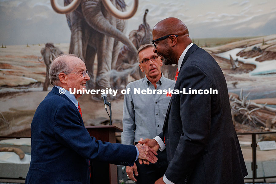 250821_Zeleny_Farewell_005.jpg Former chancellors (left to right) Harvey Perlman and Ronnie D. Green chat with current chancellor R