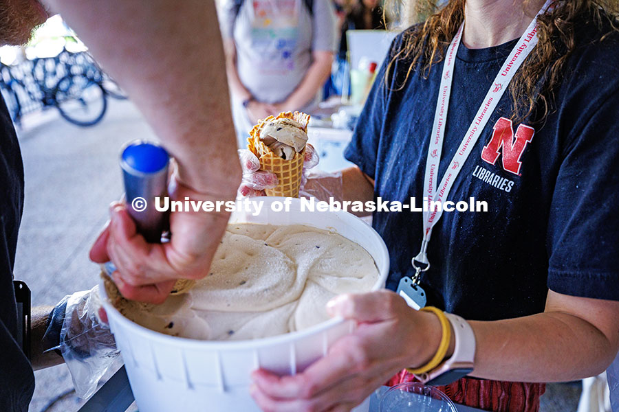 250902_Library_Ice_Cream_325.jpg UNL Library staff scoop ice cream for the celebration of the Pages to Paths initiative held by UNL L