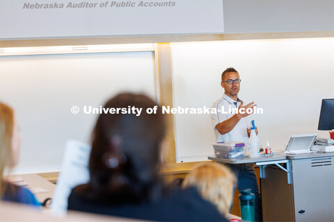 State Auditor Craig Kubicek discusses ways to detect fraud during the College of Business high schoo