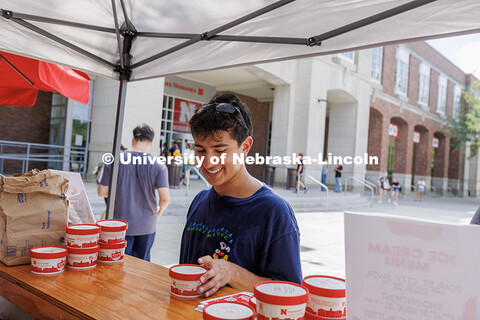 Robert Trujillo picks out ice cream at the Union Plaza during Big Red Welcome Week. August 18, 2025.