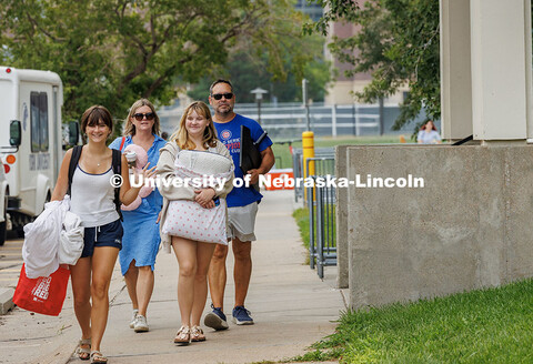 The Turgeon family walk into the Abel/Sandoz dorms during Husker move-in. Residence hall move-in. Au