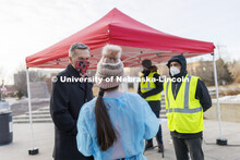 Chancellor Ronnie Green talks with COVID Testing Site Supervisor Myra Ferrara and William Barrera ou